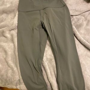Wunder Under Lulu lemon leggings size 6 25”